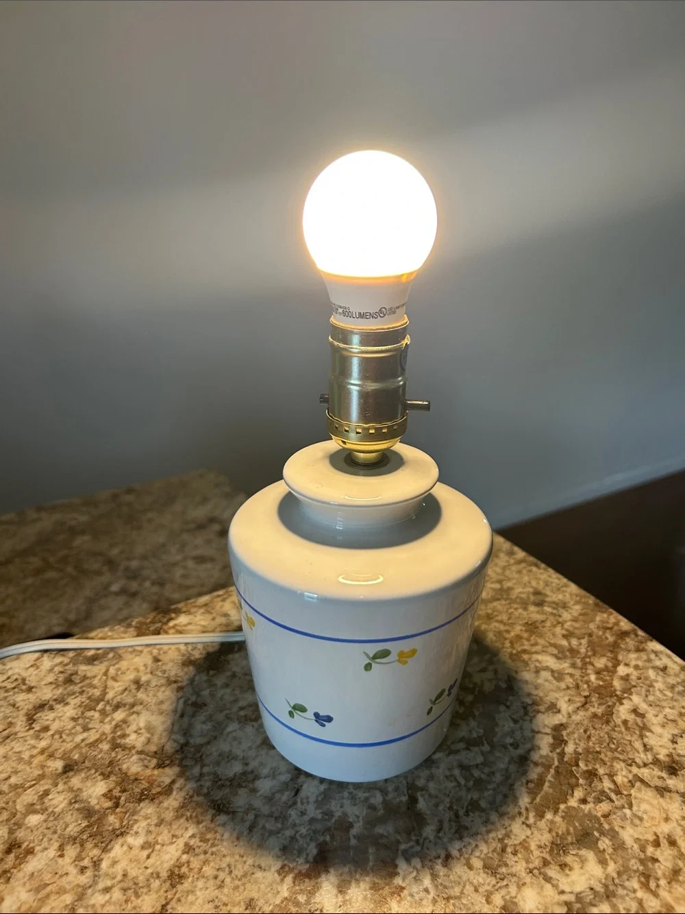 Vintage White Ceramic Floral Accent Table Lamp no shade made in Taiwan.